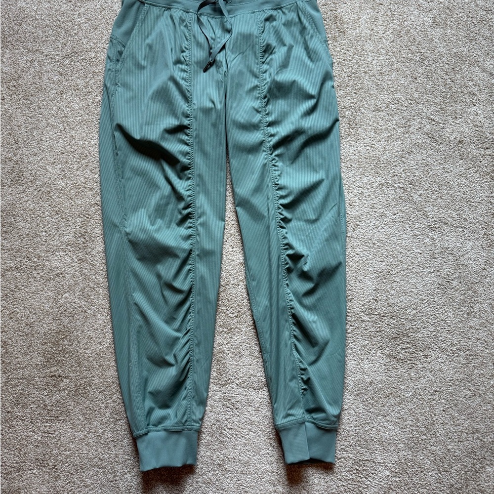 Lululemon Dance Studio bottoms! Selling all three paid together (never worn!) - Picture 4 of 13